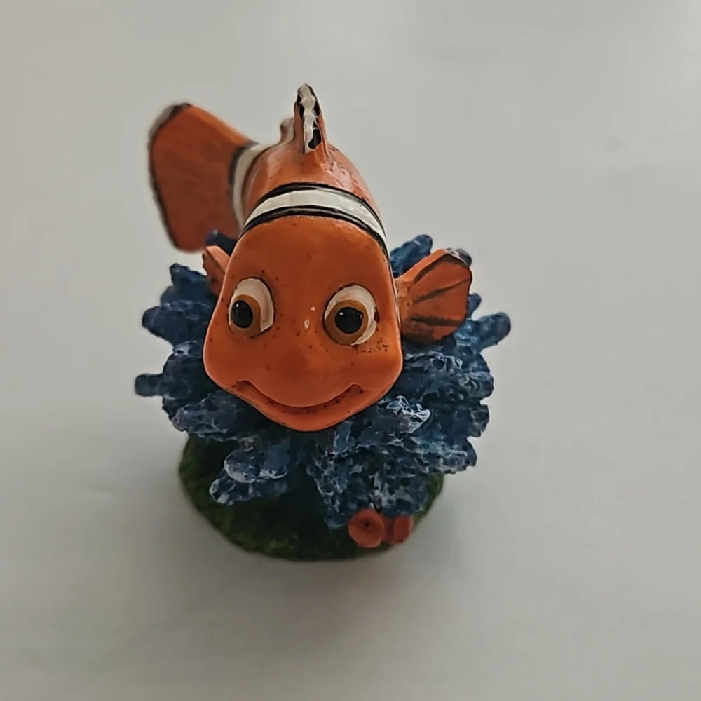Finding Nemo fish tank decoration